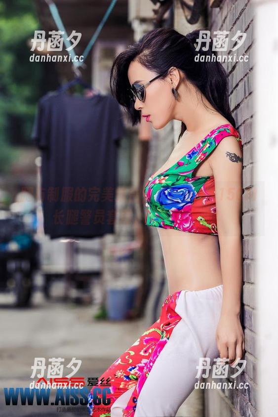 腿与制服的完美结合，爱丝奉上115CM长腿警员套图，记得下载哦！