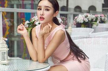 AISS爱丝(黄金版) – 迎风而立的索菲：滑板少女福利图片让你明白，风也能当伴！