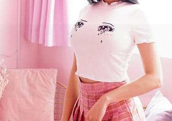 Feilin嗲囡囡 – 我竟然在模特YOYO的礼服之间游荡，原图像是时间的抓痕，合集则是自由的旋律。