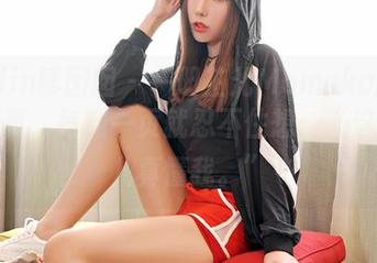 Feilin嗲囡囡 – 一册芷儿Momoko的黑色写真，每翻一页就忍不住想：“这女孩儿真懂我。”