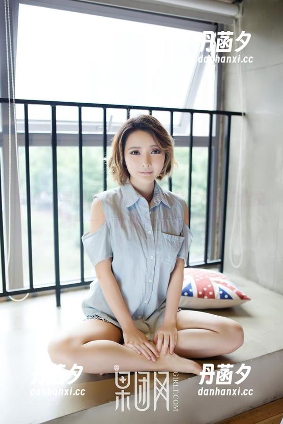 GIRLT果团网 - 身体的温度与水的温度交融——黄歆苑泳池写真套图