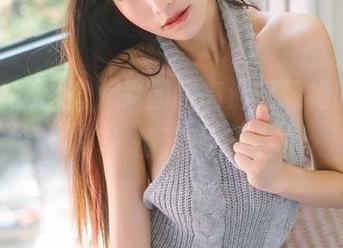 丰唇少女出道，果团网高清记录她的“唇”情万种。
