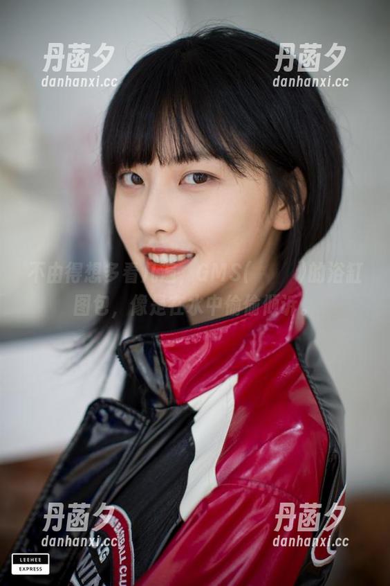 不由得想多看几遍，GMS(고말숙)的浴缸图包，像是在水中偷偷倾诉。