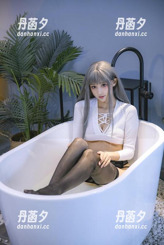 不得不说“Luisa_零纱”的双马尾，精选封面图难以忽略。