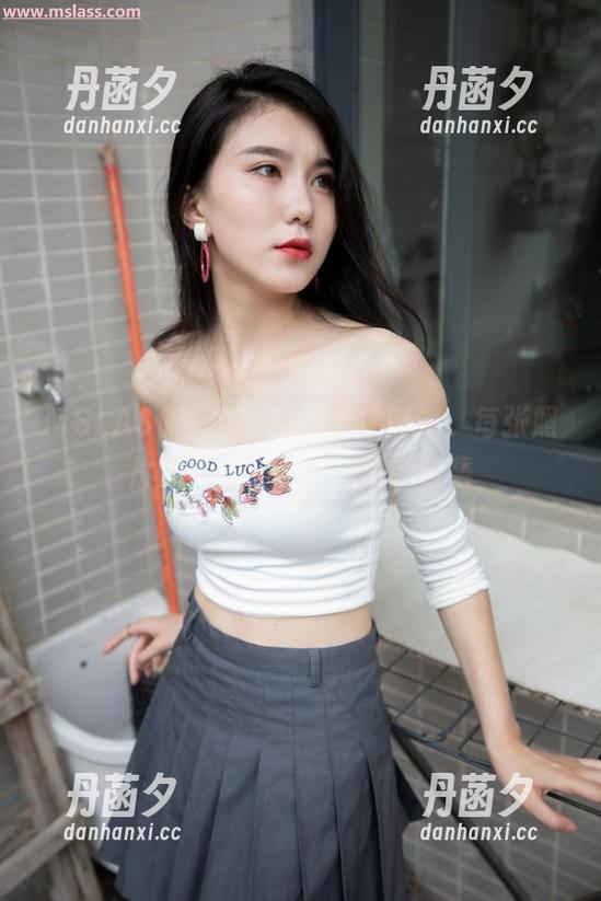 MSLASS梦丝女神 - 学楼时光，每张照片都是雯雯的丝袜美腿合集