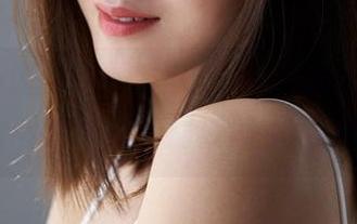 MiiTao蜜桃社 – 琉璃lily姐姐的写真集：下载后要小心，别被美图闪到眼哦！