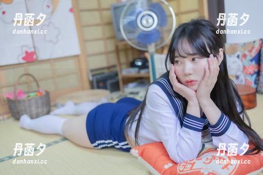泳装原图上线！MyuA(뮤아)的完美身材让我们都‘想学游泳’！