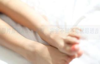 高清图片展现ROSI翘臀，完全不知不觉就陷进去了…