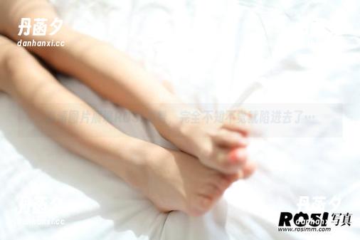 高清图片展现ROSI翘臀，完全不知不觉就陷进去了…