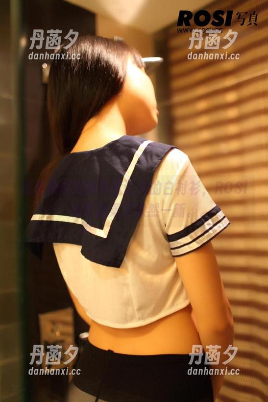 就是那件用新角度诠释的白衬衫，ROSI的作品集又焕然一新。