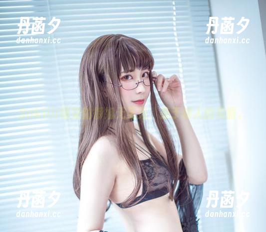 Sakiiii翎柒的御姐无圣光，善于骗人的美丽。