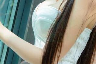 UGirls尤果网 – 李思宁和她的裤里丝高清照——是不是忽然心虚了？
