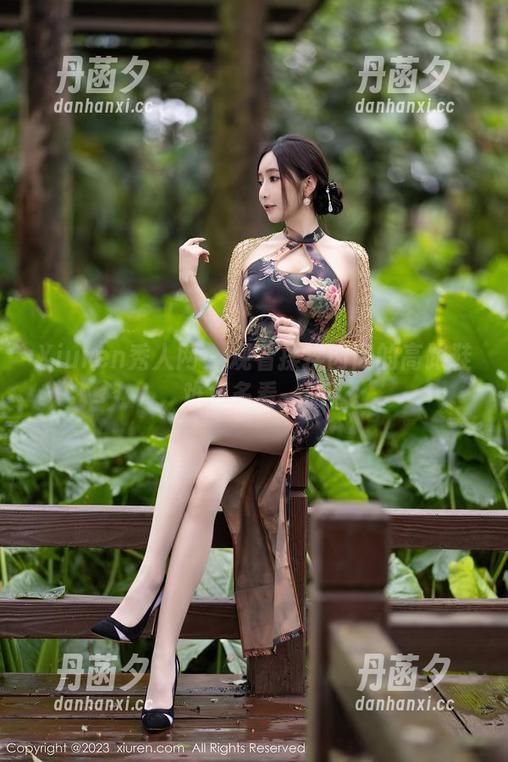 Xiuren秀人网 - 观看揉揉肉肉的高跟鞋，难免多看一眼。