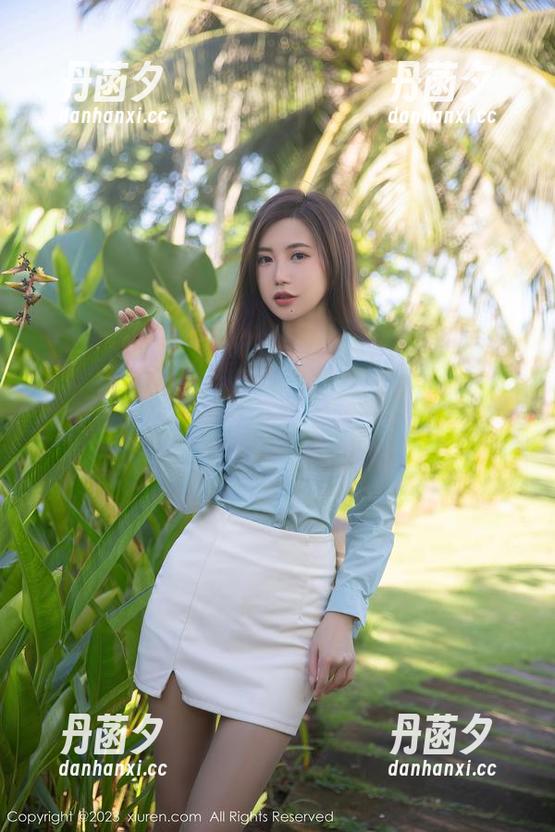 Xiuren秀人网 - 林文文海边写真集，不只是在拍照，连海浪都想参与进去，天哪，这个“小丫头”气场太强了！
