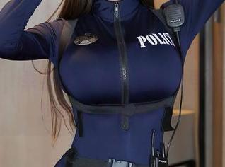 Xiuren秀人网 – 合集中，柚柚小奶瓶化身女王，举手投足都像是在发号施令——这也太有意思了。
