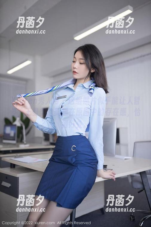Xiuren秀人网 - 这组照片似乎能让人暂停，王曼柔的美腿在原图中的存在感，恰到好处。