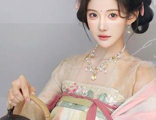 Xiuren秀人网 – 每一张陈怡曼的图片，似乎都在悄悄拼凑她的长腿梦想，定制得出奇精致。