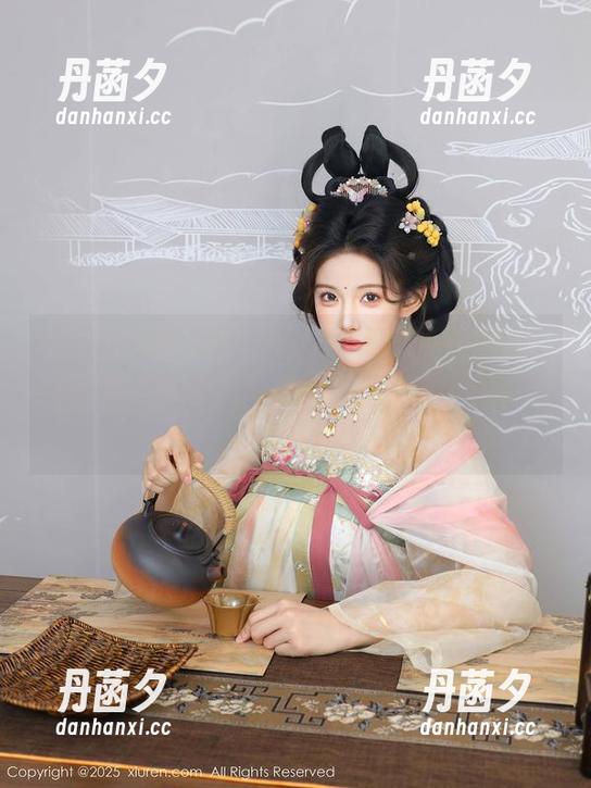 Xiuren秀人网 - 每一张陈怡曼的图片，似乎都在悄悄拼凑她的长腿梦想，定制得出奇精致。