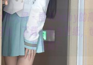 Xiuren秀人网 – 雨儿baby的高清礼服真的很好看，下载一张当壁纸，也能提升下气质？
