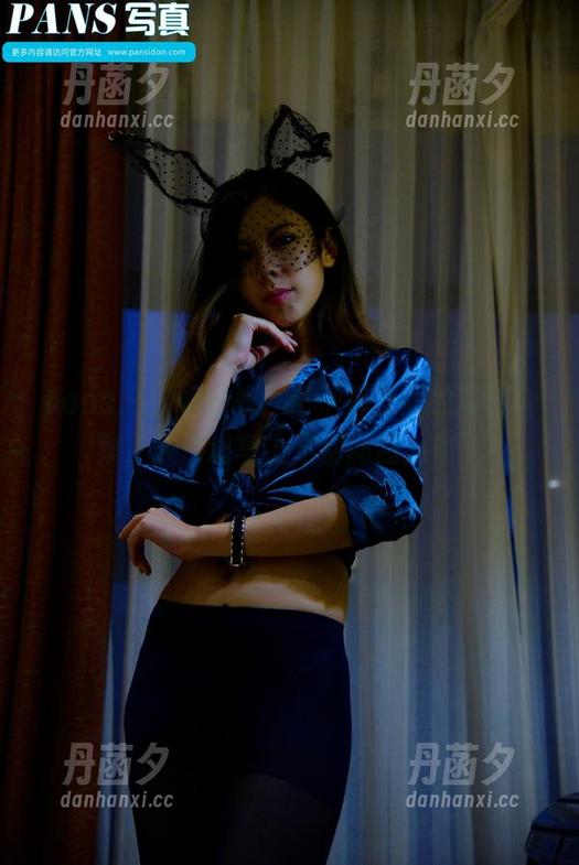 pans - 厨娘微妮：铲子挥舞间的写真合集，卡片边写上“别问我为何”