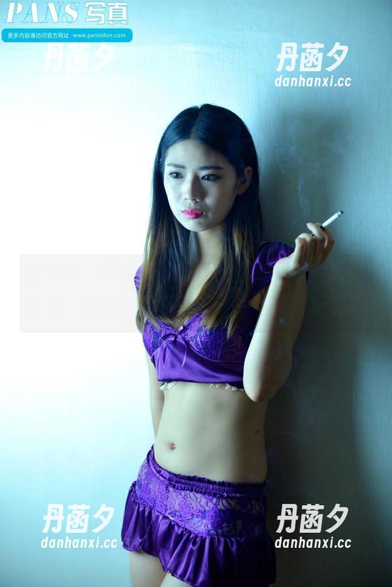 pans - 诗诗学妹的在线图片，确实吸引目光，但总觉得应该多一点互动才好啊。