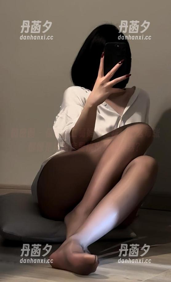 微密圈 - 保守的二舅妈的丝袜，怎么每张都像是从图库里挑出来的神器？
