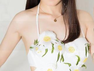 克拉女神 – 汤怡新发布的套图更新，秘密的气息扑面而来。