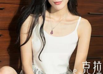 克拉女神 – 雅楠婚纱美图里，那裙摆荡漾的样子…啧啧，心里有点小波动。