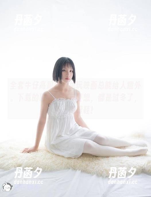 全套牛仔高跟鞋，兔玩映画总能给人意外。下载的时候我就反复想，都是过冬了，还上高跟鞋！