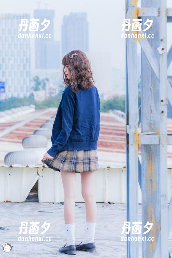 兔玩映画的珠光宝气，隐约透露着免费美图的信息。