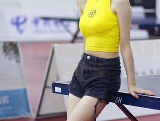 初夏女神 – 制服魅惑：安妮的高清壁纸，欲罢不能