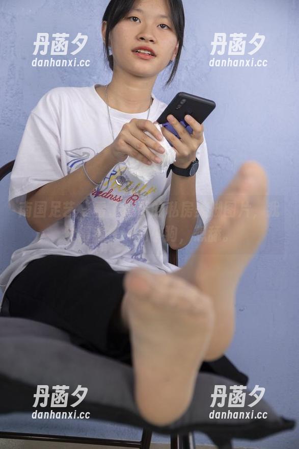 南国足艺 - 看了青青的私房美脚图片，我觉得我是一只小狗，想舔。