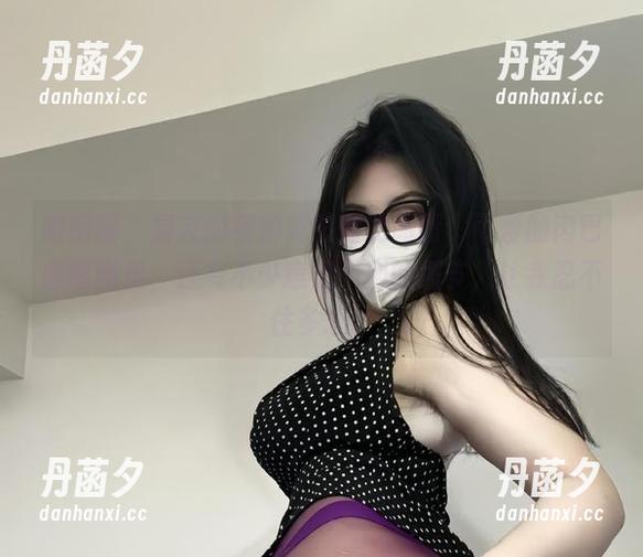 微密圈 - 男友的视角竟然如此高清，可爱的肉巴的套图里，还有不少意想不到的细节，让我忍不住多想。