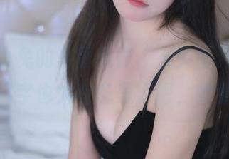 咬人小小兔的写真新作“须臾望月抄”，这个名字也太有意思了吧，啥意思？