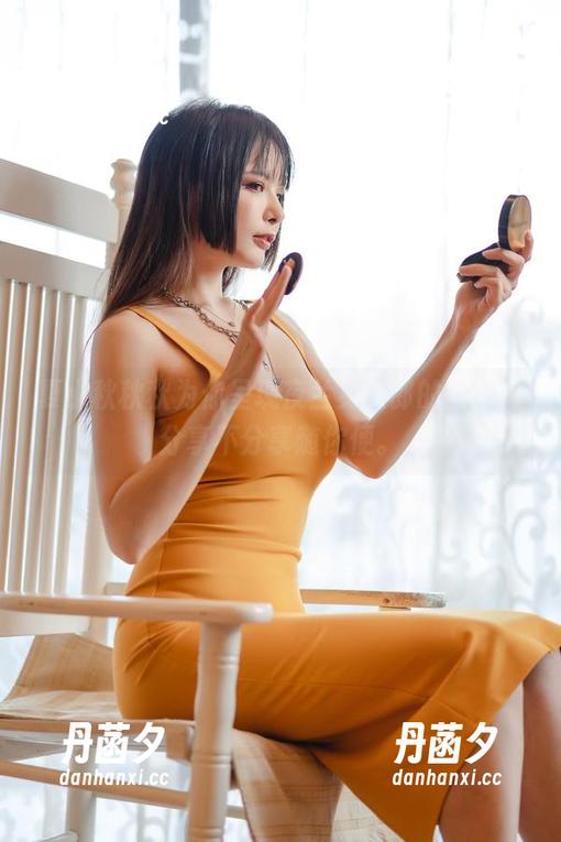 夏小秋秋秋为你呈现夜兰兔女郎的图集，分享不分享随你便。
