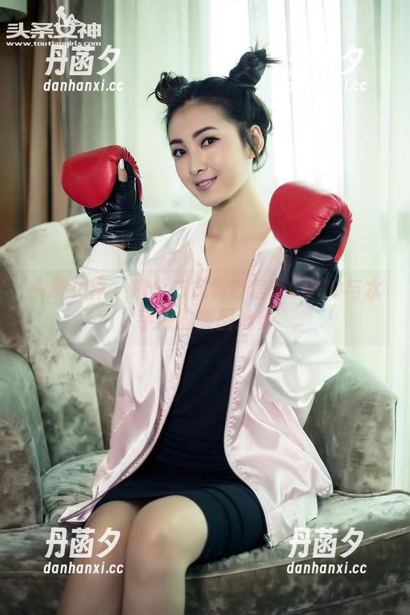 头条女神-COCO 头条女神 - 换个方式看自信:COCO与水手服的美图演奏