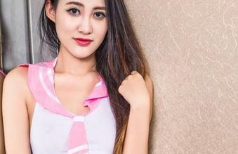 头条女神 – 看！女王来了——尹菲的写真套图，瞬间提升了我的审美水平（还差不多）
