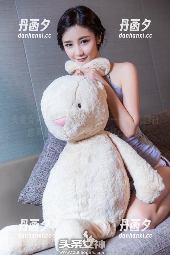 头条女神 - 文雪白色套图——一个人的白色英雄，继续为她疯狂打call！