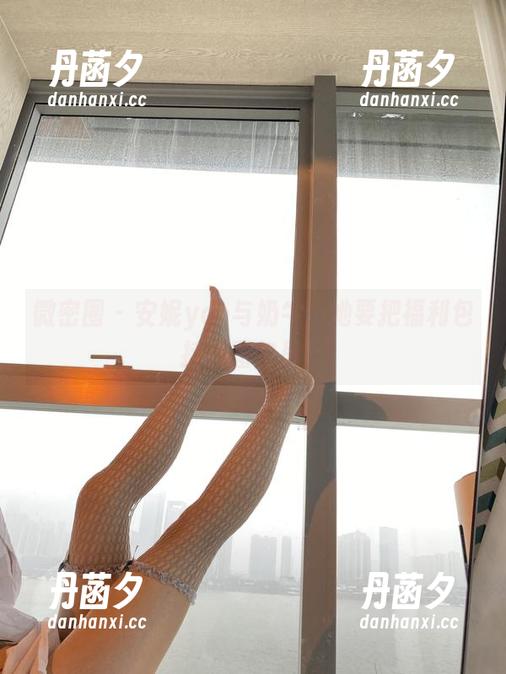 微密圈 - 安妮yoo与奶牛：她要把福利包括在图包里！