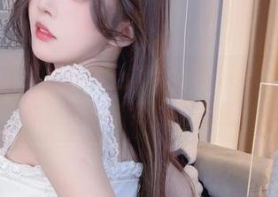 小小奶瓶儿的高跟鞋写真：高清版，足够让你痛苦纠结到心里发直。
