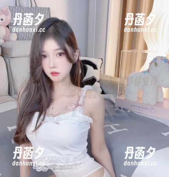 小小奶瓶儿的私拍套图——油亮到你觉得没道理。