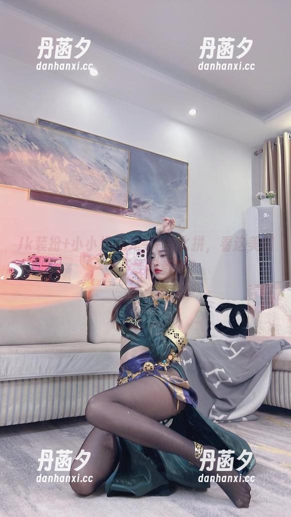 Jk装扮+小小奶瓶儿=完美比拼，看这美图，要不要同款呀？