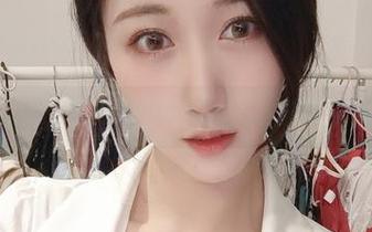 微密圈 – 小玉吃果冻亲自出镜，这图集我猜是自我主演！