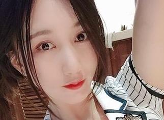 微密圈 – 小玉吃果冻的套图来啦！本钱实足，大家准备好了吗？
