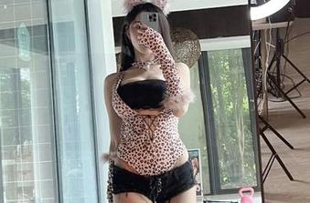 微密圈 – 看，小玉吃果冻的美图又来了，更新的白丝，这气场我从未见过！