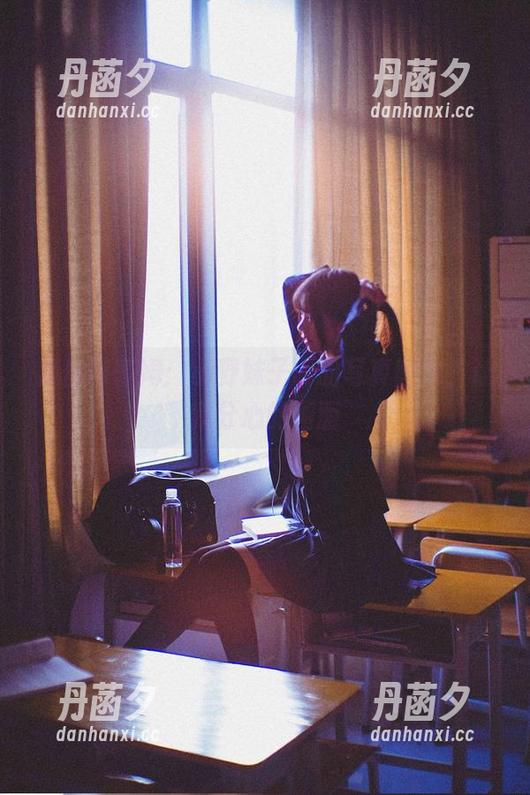 黑丝与蕾姆：小野妹子w的写真图包，让我分心的画面