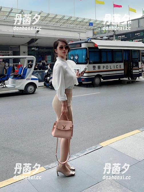 张老师 微密圈 - 张老师出品,御姐写真,下载一份给你的朋友圈刷起存在感