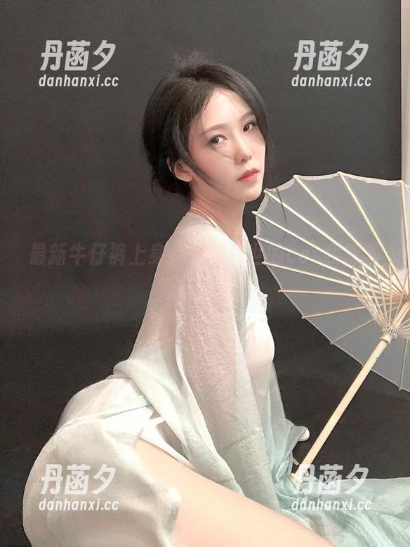 最新牛仔裤上身，抖娘利世的cos我能多看一百遍。