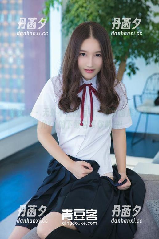 推女神 - 无处不在的短裤：想要图库？颖莹儿YY的下载包帮你解决！