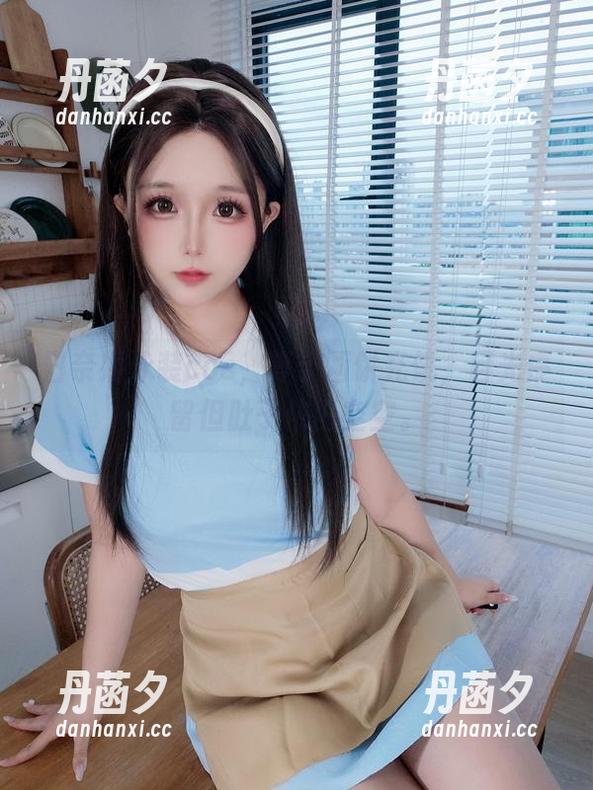 日奈娇泳装cos，等于画饼充饥，目光停留但肚子依旧空空。